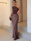 Vestido Longo Acinturado Acetinado Decote Diagonal e Ombro Único – Mirela