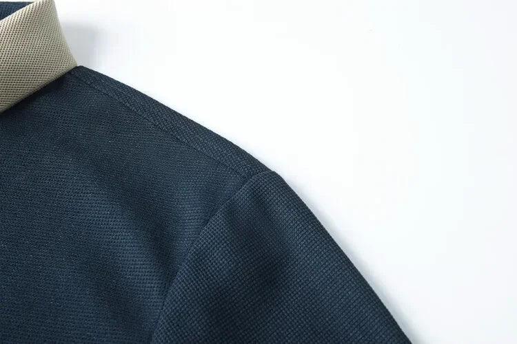 Polo masculina de manga comprida com gola virada para baixo