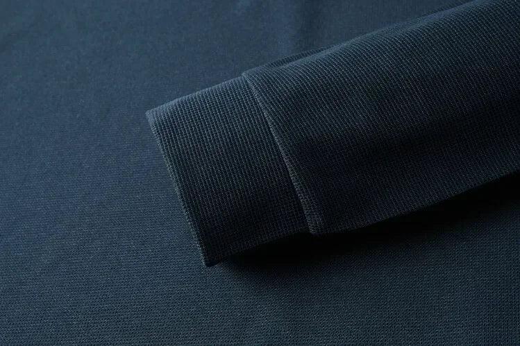 Polo masculina de manga comprida com gola virada para baixo