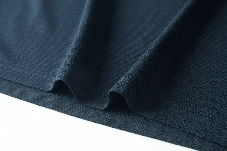 Polo masculina de manga comprida com gola virada para baixo